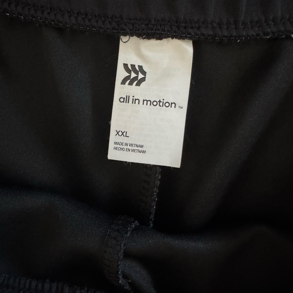 Women's Airy Sleek Shorts 3.5" - All In Motion - Black XXL - Picture 4 of 6